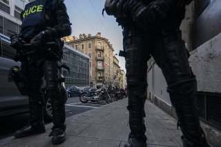 A Genève, les 19 personnes majeures interpellées jeudi par la police dans le cadre de l'occupation d'un immeuble vide des Pâquis ont été condamnées par ordonnance pénale vendredi. Tant le propriétaire du bâtiment que la police a porté plainte (arc...